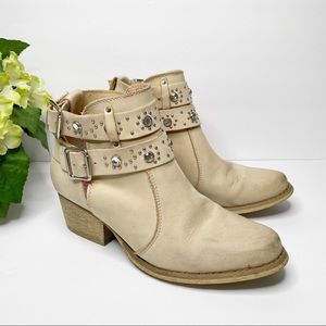 BETSEY JOHNSON Willow Suede Ivory ankle Bootie Size 7.5 Distressed